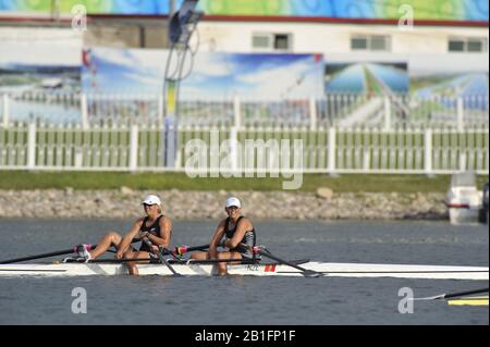 Shunyi, CHINE. NZL W2X, Georgina et Caroline EVERS-SWINDELL, après avoir remporté la médaille d'or dans les chables doubles femmes, lors de la régate olympique de 2008, Shunyi Rowing course. Sam, 16.08.2008. [Crédit Obligatoire : Peter Spurrier, Images Intersport Banque D'Images