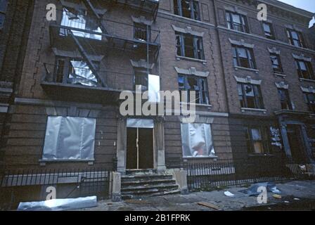 Bloc de logement abandonné dans South Bronx, New York City Banque D'Images