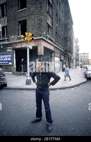 Les boutiques et les blocs de tenement abandonnés brûlent, South Bronx, New York City Banque D'Images