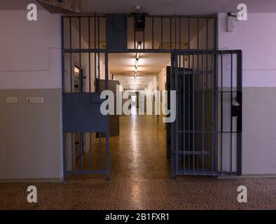 Regarder la Tour à la prison STASI est de Berlin Banque D'Images