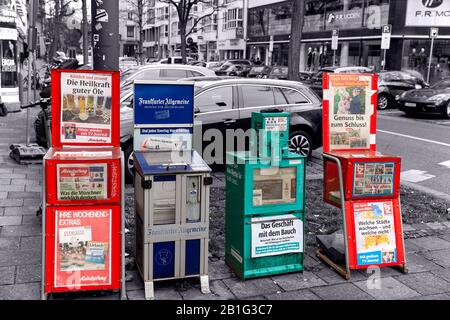 Munich, ALLEMAGNE - Janvier 2020: Distributeurs automatiques de journaux à Munich, Bavière, Allemagne. Banque D'Images