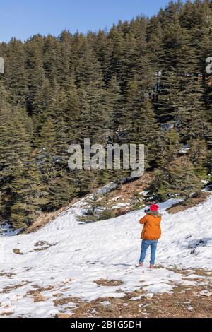 Le photographe de la nature prend des photos errant les montagnes en Turquie Banque D'Images