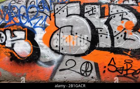 Graffitis moderne à la Porta Garibaldi distrect de Milan, Italie, représentant un tag sur un mur Banque D'Images