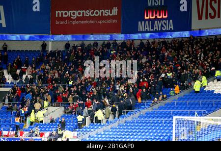 Vue générale des fans de Nottingham Forest dans les stands avant le début du match du championnat Sky Bet au stade de Cardiff City Stadium. Banque D'Images