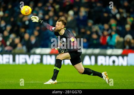 Les Hawthorns, West Bromwich, Royaume-Uni. 25 février 2020. Championnat d'anglais de football, West Bromwich Albion contre Preston North End; Goalkeeper Declan Rudd de Preston North End met le ballon en jeu crédit: Action plus Sports Images/Alay Live News Banque D'Images