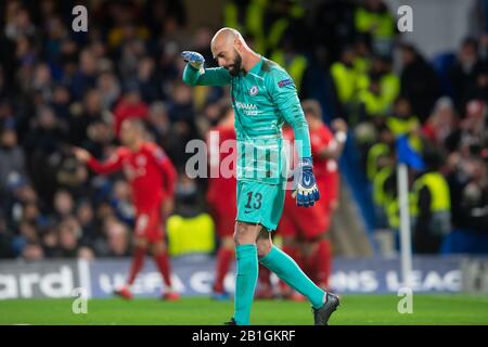 Londres, Royaume-Uni. 25 février 2020. Wilfredo Caballero de Chelsea semble déjecté après le but marqué par Serge Gnabry du Bayern Munich lors du match de 16 de la Ligue des Champions de l'UEFA entre Chelsea et Bayern Munich à Stamford Bridge, Londres, Angleterre, le 25 février 2020. Photo De Salvio Calabre. Utilisation éditoriale uniquement, licence requise pour une utilisation commerciale. Aucune utilisation dans les Paris, les jeux ou une seule publication de club/ligue/joueur. Crédit: Uk Sports Pics Ltd/Alay Live News Banque D'Images