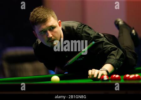 Front De Mer, Southport, Merseyside, Royaume-Uni. 25 février 2020. World Snooker Championship, Coral Players Championship; Kyren Wilson (ENG) à la table lors de son premier match contre Yan Bingtao (CHN) Credit: Action plus Sports/Alay Live News Banque D'Images