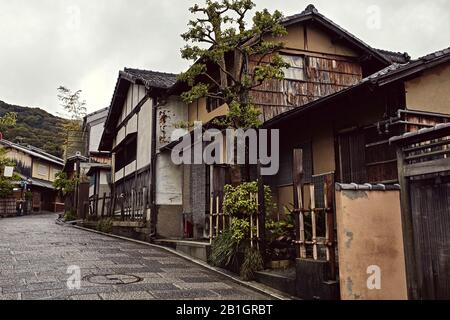 Architecture japonaise traditionnelle dans le district de Higashiyama de Kyoto, au Japon. Banque D'Images