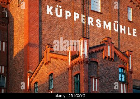 Musée Kueppersmuehle (MKM) dans le port intérieur, Allemagne, Rhénanie-du-Nord-Westphalie, région de la Ruhr, Duisburg Banque D'Images