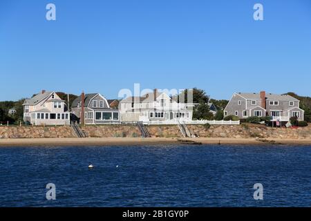 Waterfront Homes, Bay, Harbour, Hyannis, Cape Cod, Massachusetts, Nouvelle-Angleterre, États-Unis D'Amérique Banque D'Images