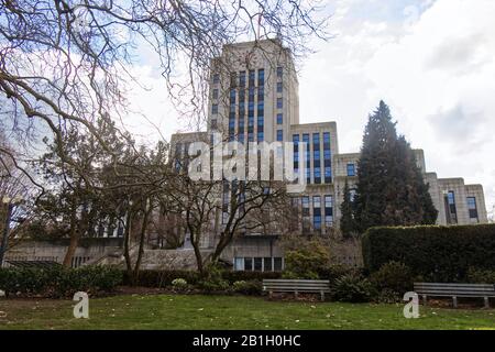 Vancouver, Canada - le 17 février 2020 : vue sur l'édifice de l'hôtel de ville de Vancouver dans le centre-ville de Vancouver à la journée ensoleillée Banque D'Images