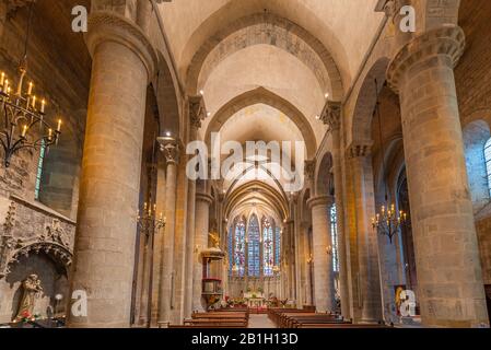 Carcassonne, France - 28 Décembre 2019 : Intérieur Basilique Des Saints Nazarius Et Celsus Banque D'Images