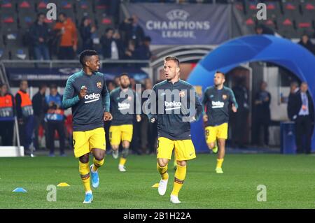 Prague, TCHÉQUIE - 23 OCTOBRE 2019: Nelson Semedo et Arthur de Barcelone se tiennent pendant la séance de formation avant le match de l'UEFA Champions League contre Slavia Praha à l'Eden Arena de Prague Banque D'Images