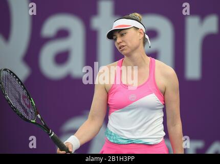 Doha, Qatar. 25 février 2020. Vera Zvonareva, de Russie, réagit lors du second tour de match des femmes contre Zheng Saisai, de Chine, à l'ouverture WTA Qatar 2020 à Doha, au Qatar, le 25 février 2020. Crédit: Nikku/Xinhua/Alay Live News Banque D'Images