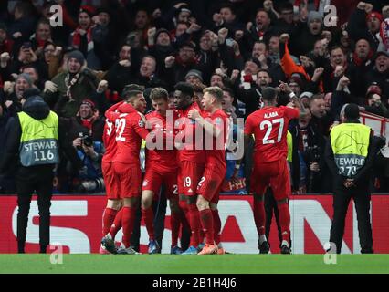 Londres, Royaume-Uni. 25 février 2020. Les joueurs du Bayern Munich célèbrent au cours de la ronde de 16 matchs de la Ligue des Champions de l'UEFA entre Chelsea et Bayern Munich au Stamford Bridge Stadium à Londres, en Grande-Bretagne, le 25 février 2020. Crédit: Matthew Impey/Xinhua/Alay Live News Banque D'Images
