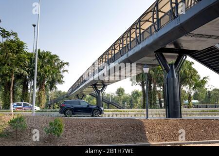 Ecopark Van Giang zone urbaine, province de Hung Yen, Vietnam - 30 janvier 2020: Un nouveau passage piétonnier moderne a été construit dans la ville urbaine d'Ecopark Van Giang Banque D'Images