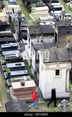 Visiteurs Au Cimetière De Montmartre.Paris.France Banque D'Images