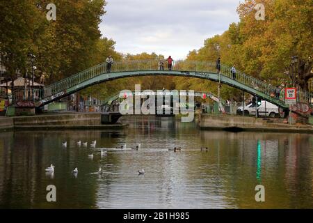 Ponts et écluses de fer sur le canal Saint-Martin.Paris.France Banque D'Images