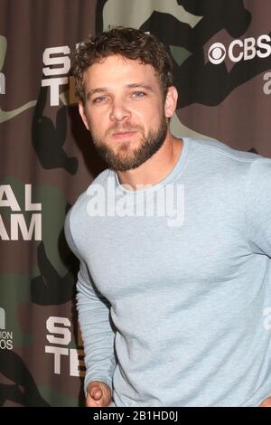 Los Angeles, Californie. 25 février 2020. Max Thieriot aux arrivées pour la première D'HIVER DE SEAL TEAM, ArcLight Cinemas - Hollywood, Los Angeles, CA 25 février 2020. Crédit: Priscilla Grant/Everett Collection/Alay Live News Banque D'Images