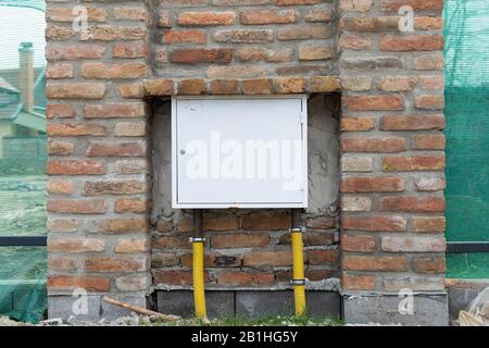 Photo d'une installation de compteur de gaz sur un mur de maison Banque D'Images