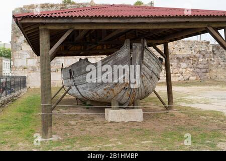 Ancienne barge de navire (capar) à Sinop, en Turquie Banque D'Images