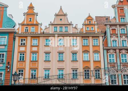 Wroclaw, Pologne 30 janvier 2020: Maisons au centre de Wroclaw. Banque D'Images