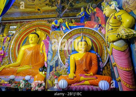 Colombo, Sri Lanka - février 2020 : statue de Bouddha dans le temple de Gangamaya le 3 février 2020 à Colombo, Sri Lanka. Banque D'Images