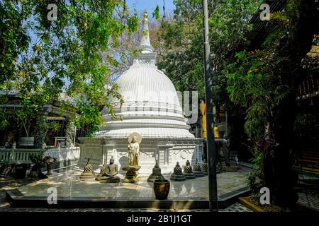 Colombo, Sri Lanka - février 2020: Stupa dans le temple de Gangamaya le 3 février 2020 à Colombo, Sri Lanka. Banque D'Images