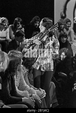 Joan Baez, Aerikanische Folk-Sängerin, Bürgerrechtlerin Und Pazifistin Joan Baez, Deutschland Anfang 1970er Jahre. La chanteuse folklorique américaine, auteur-compositeur et militante des droits civils Joan Baez, Allemagne, au début des années 1970. Banque D'Images