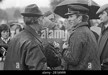 Prinzessin Anne, Tochter von Königin Elizabeth II, mit Ehemann Mark Phillips bei einem Reitsport-Turnier à Hambourg, Deutschland um 1980. Anne, la princesse royale du Royaume-Uni et le mari Mark Phillips lors d'un événement de raids à Hambourg, en Allemagne, vers 1980. Banque D'Images