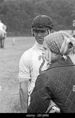 Prinzessin Anne, Tochter von Königin Elizabeth II, mit Ehemann Mark Phillips bei einem Reitsport-Turnier à Hambourg, Deutschland um 1980. Anne, la princesse royale du Royaume-Uni et le mari Mark Phillips lors d'un événement de raids à Hambourg, en Allemagne, vers 1980. Banque D'Images