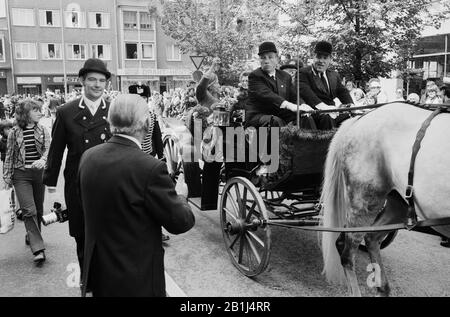 Prinzessin Viktoria Luise von Preußen, Herzogin zu Braunschweig-Lüneburg, in der Öffentlichungen, Deutschland um 1976. Princesse Victoria Louise de Prusse, duchesse de Brunswick Lueneburg, à l'hermaterie de sa maison au Brunswick, en Allemagne vers 1976. Banque D'Images