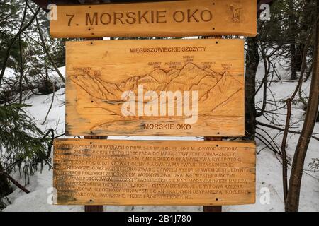 Zakopane, Pologne, 31 Janvier 2020. Plateau en bois de l'enseignement du lac Morskie Oko dans les montagnes Tatra, Zakopane. Crédit: Waldemar Sikora Banque D'Images