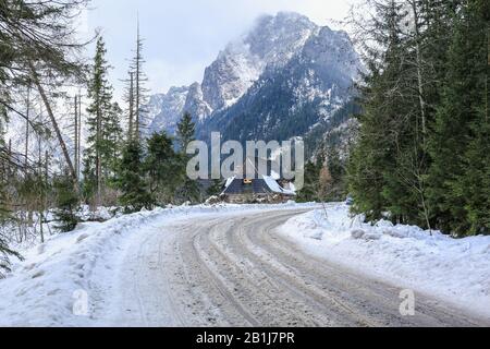 Zakopane, Pologne, 31 Janvier 2020. Route Vers Le Lac Morskie Oko Dans Les Montagnes Tatra. Crédit: Waldemar Sikora Banque D'Images