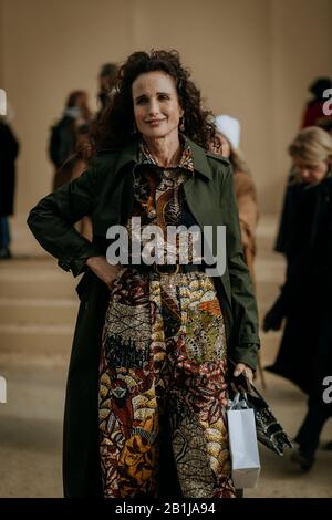 Andie Macdowell va à Dior pour la nouvelle collection automne hiver 2020 2021, portant la création originale de Christian Dior, pendant la semaine de la mode de Paris Banque D'Images