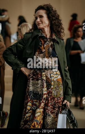 Andie Macdowell va à Dior pour la nouvelle collection automne hiver 2020 2021, portant la création originale de Christian Dior, pendant la semaine de la mode de Paris Banque D'Images