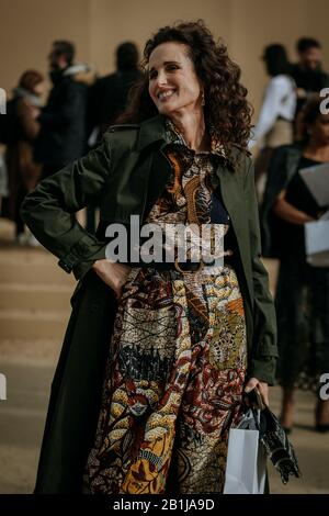 Andie Macdowell va à Dior pour la nouvelle collection automne hiver 2020 2021, portant la création originale de Christian Dior, pendant la semaine de la mode de Paris Banque D'Images