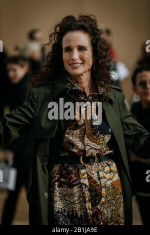 Andie Macdowell va à Dior pour la nouvelle collection automne hiver 2020 2021, portant la création originale de Christian Dior, pendant la semaine de la mode de Paris Banque D'Images