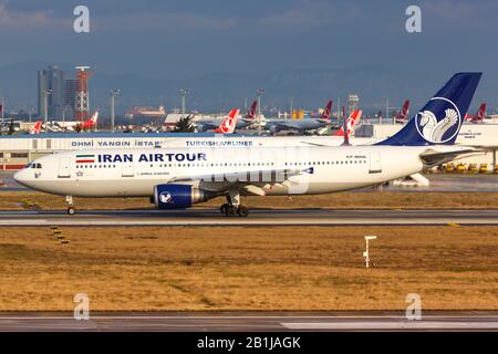 Istanbul, Turquie – 15 février 2019 : avion Airbus 300 de l'tournée aérienne iranienne à l'aéroport Atatürk d'Istanbul (IST) en Turquie. Banque D'Images