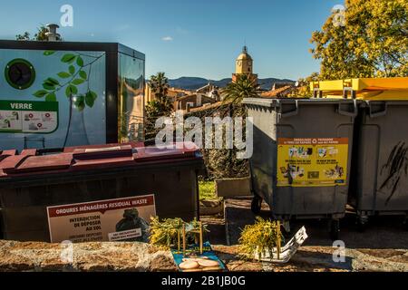 Saint Tropez, vieille blanchisserie, mimosa, tour de temple, paysage - France - Février 2020 - Credit Ilona Barna BIPHOTONEWS Banque D'Images