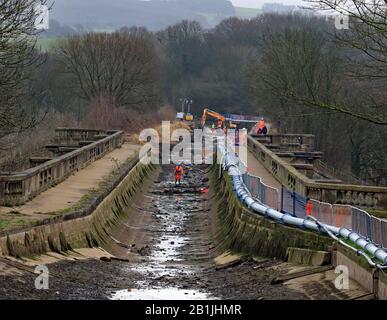 Le canal de Lancaster au-dessus de l'aqueduc de la Lune a été drainé pour les travaux de maintenance d'hiver et les travaux de pierre semblent très impressionnants. Banque D'Images