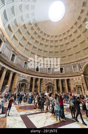 L'intérieur du Panthéon de Rome, Italie Banque D'Images