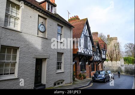 Arundel West Sussex UK - Matravers Street avec le château en arrière-plan Banque D'Images