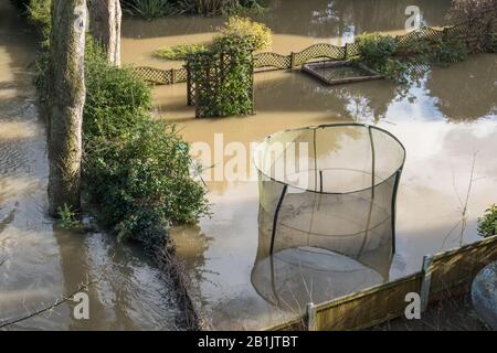 Shrewsbury, Shropshire 25 Février 2020. Des niveaux d'eau sans précédent sur la rivière Severn ont causé de graves inondations dans tout Shrewsbury. Banque D'Images