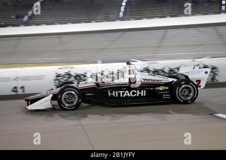 Newton Iowa, 20 juillet 2019 : Josef Newgarden #2 en voiture pour Team Penske, course de nuit sur piste de course pendant la course de l'Iowa 300 Indycar. Banque D'Images