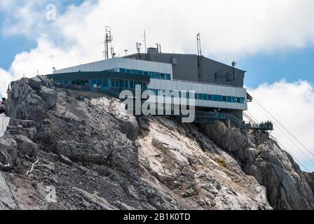Ramsau Am Dachstein, Autriche – 10 Juillet 2016. Station de montagne Hunerkogel du téléphérique de Schladming-Dachstein en Autriche. Banque D'Images