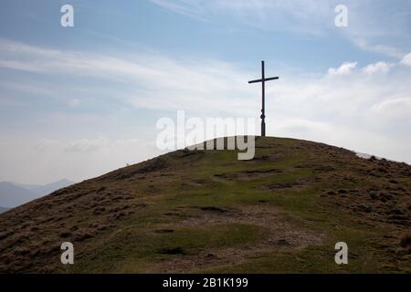 Sommet cross sur mountain Zwieselberg, Bavière, Allemagne Banque D'Images