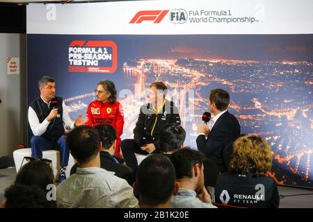 Motorsports: FIA Formula One World Championship 2020, Preseason Testing in Barcelona, Michael Masi (AUS, FIA Race Director), Laurent Mekies (FRA, Scuderia Ferrari Mission Winnow), Alan Permane (GBR, Renault F1 Team), | usage dans le monde entier Banque D'Images