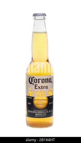 Irvine, CA - 11 janvier 2013 : photo d'une bouteille de bière Corona Extra de 12 onces. Corona, produit par Grupo Modelo avec Anheuser Busch InBev, est le mos Banque D'Images