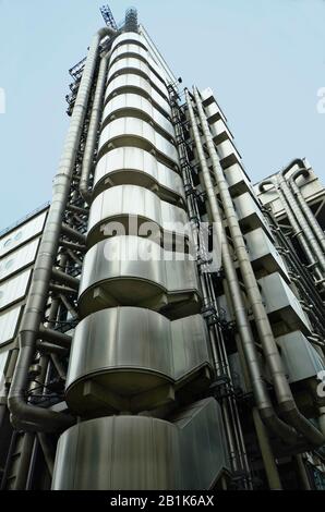 Londres, Royaume-Uni - 17 janvier 2016 : bâtiment avec tubes extérieurs dans le quartier de Tower Hill Banque D'Images